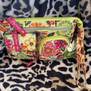 NWT Lily Bloom Wristlet